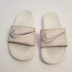 Nike Benassi Sandal White Women Size 7 AO1036-100